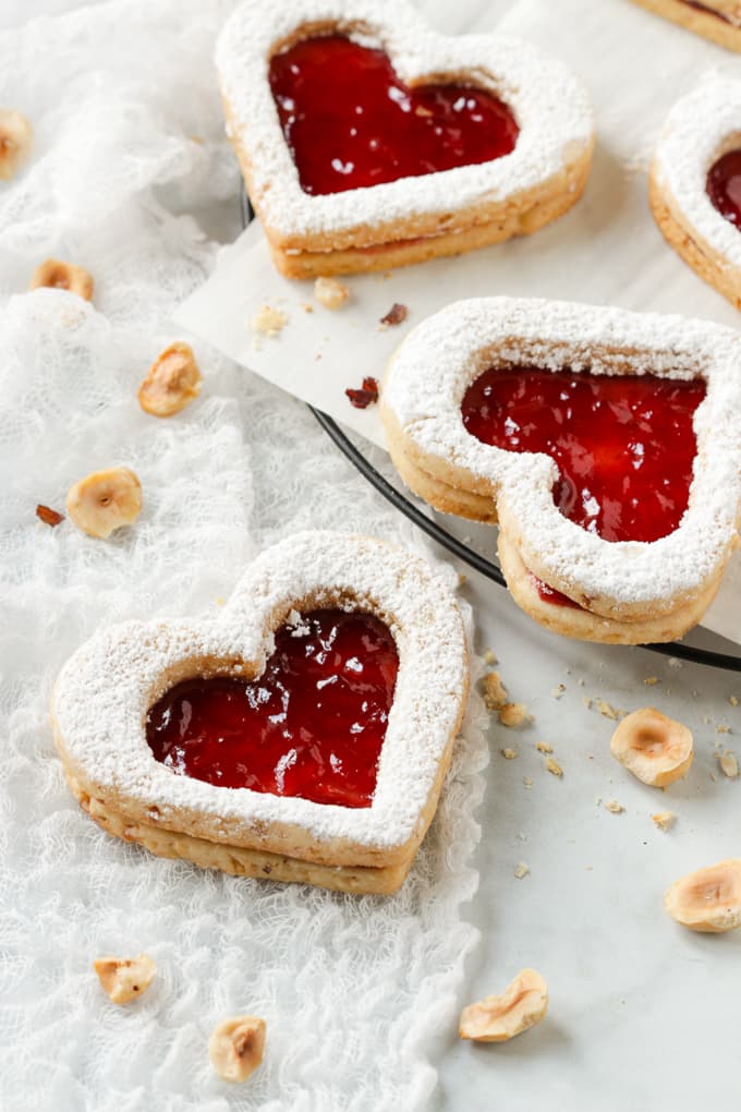 Linzer cookies with raspberry jam