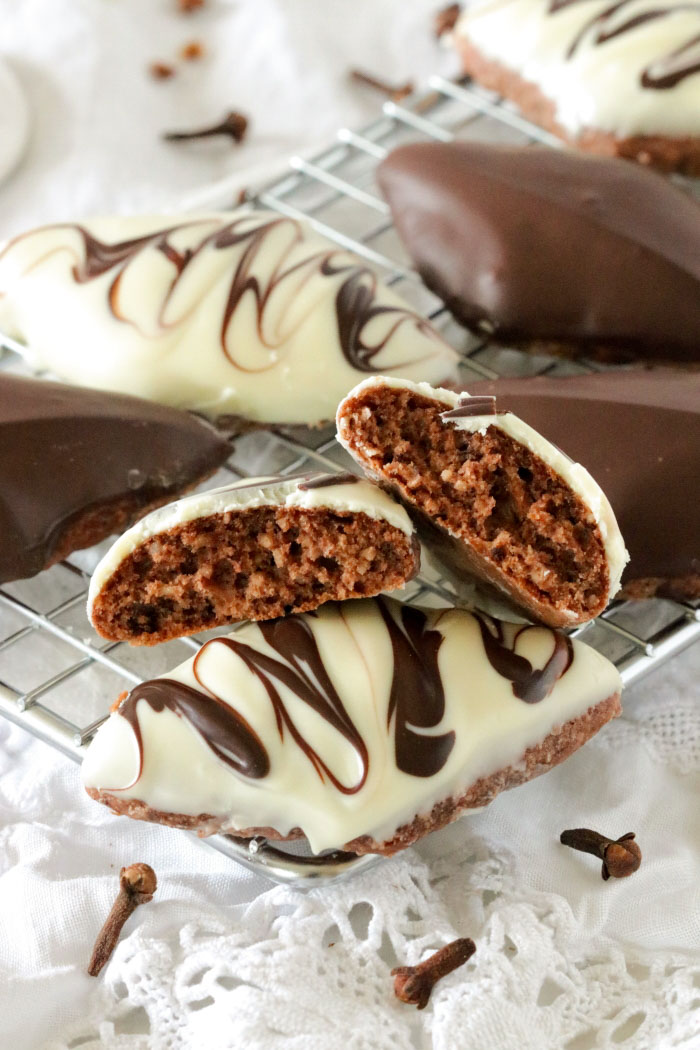 Italian Mostaccioli cookies on a silver rack