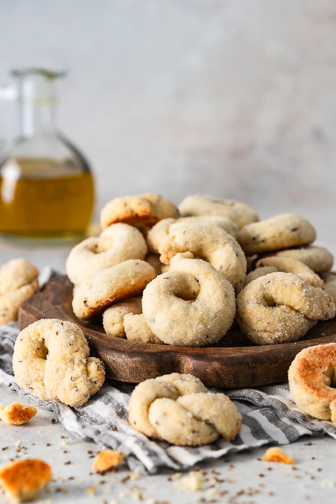 Italian wine cookies on a wooden serving tray.