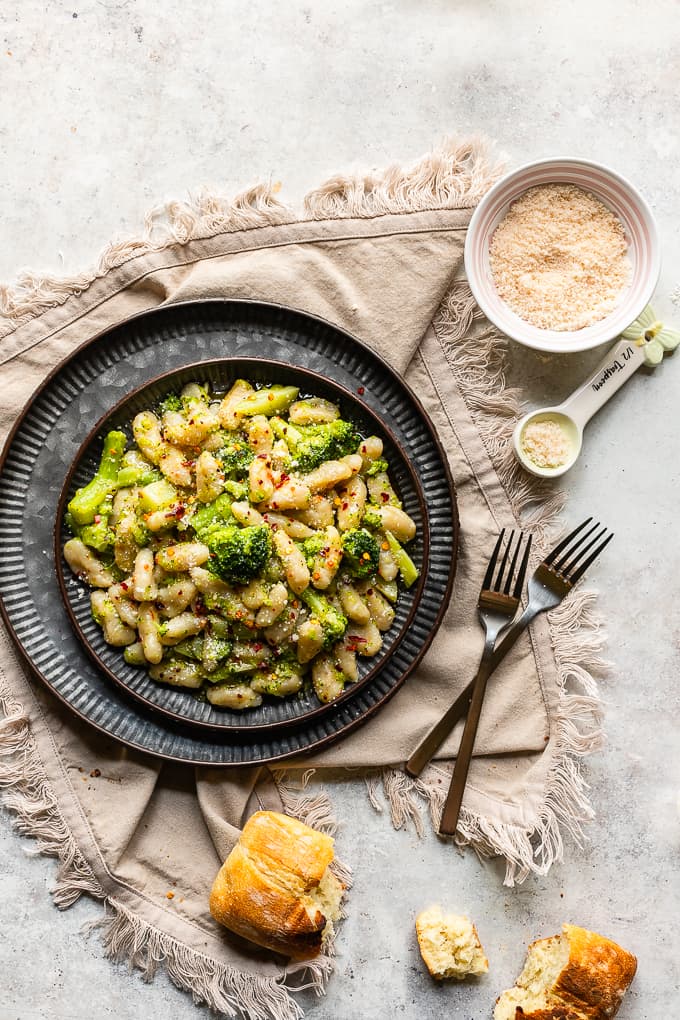 https://marisasitaliankitchen.com/wp-content/uploads/2020/08/cavatelli-with-broccoli-recipe-1.jpg